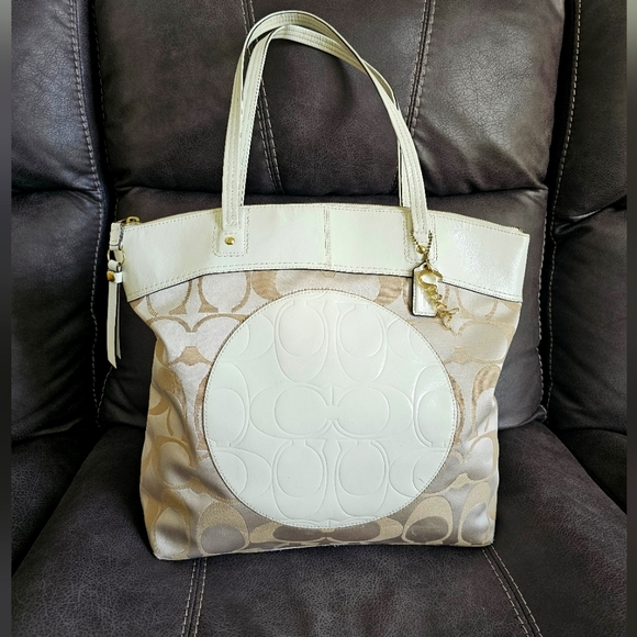 Coach Laura Cream and Tan Tote Bag with Rare Hangtag! - Picture 1 of 13